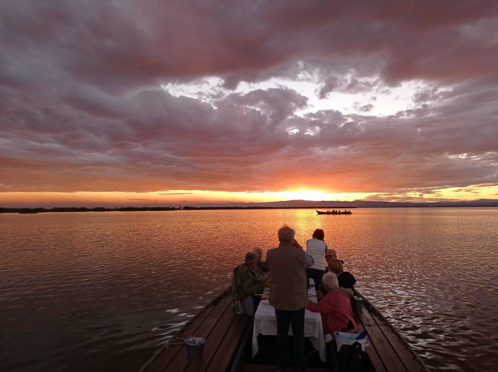 Paseo en barca atardecer