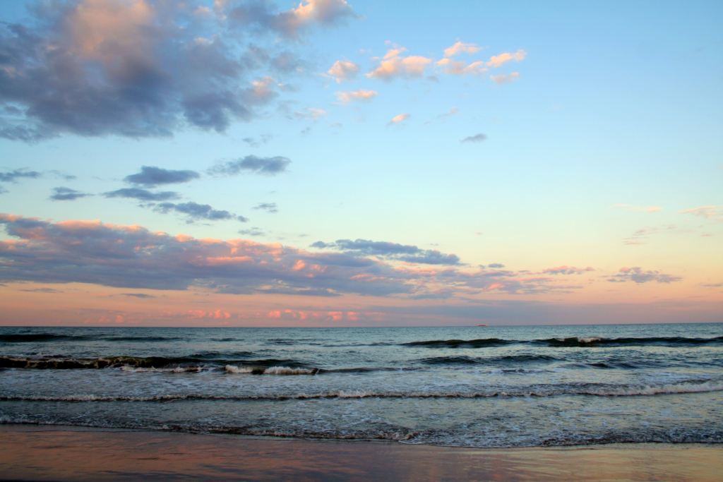 La playa del Cabanyal y el paseo marítimo